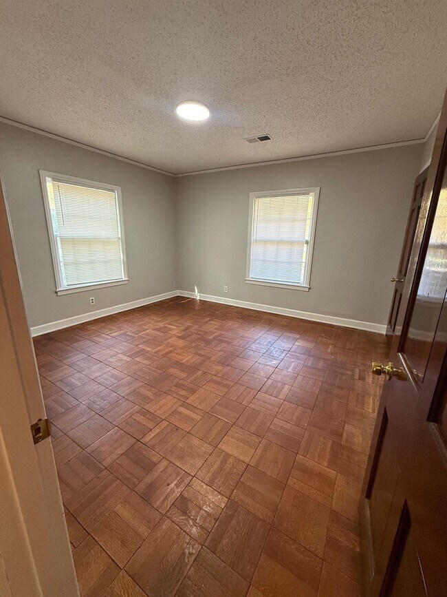 Building Photo - 3443 Barron Ave