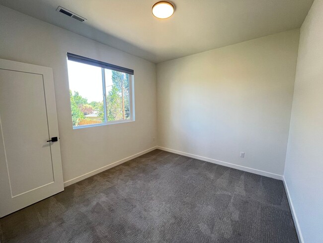 Building Photo - Beautiful 4Bd + 3Ba Home in North Portland...