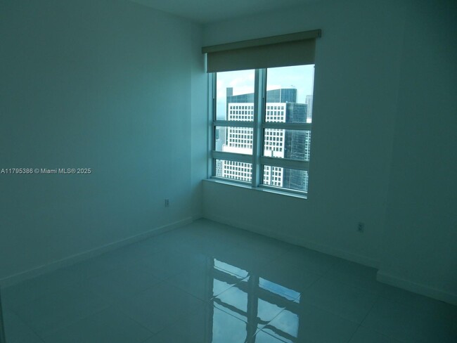 Building Photo - 950 Brickell Bay Dr