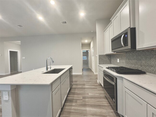 Building Photo - 14273 Lake Lodge Dr