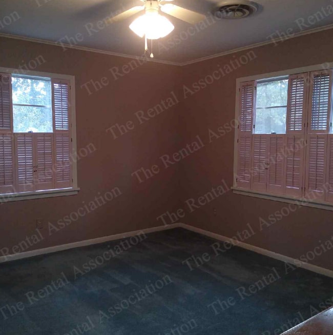 Building Photo - 901 Sybil Dr