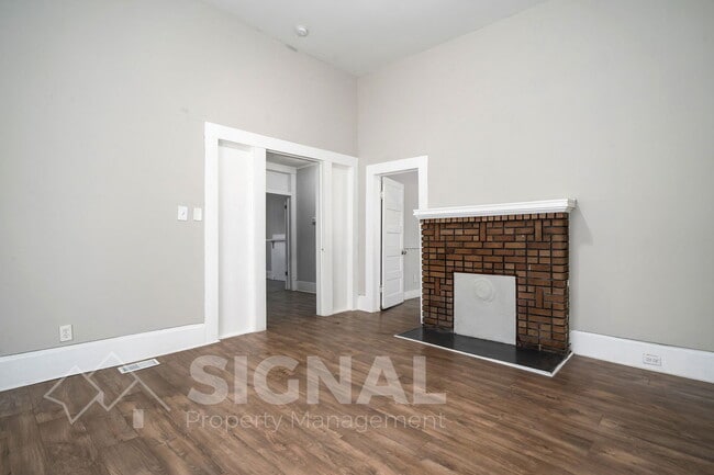 Building Photo - 625 5th Way