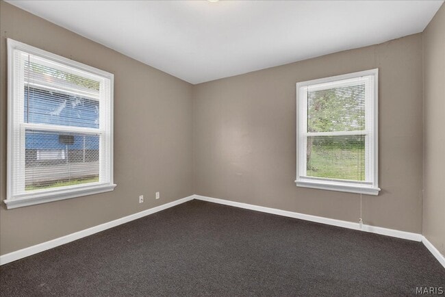 Building Photo - 6018 Evergreen Blvd