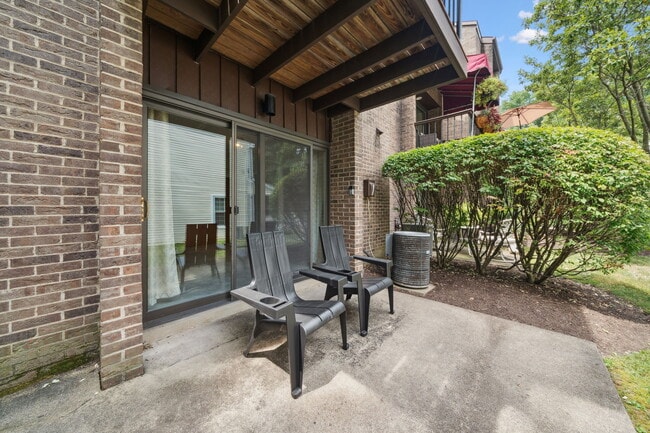 Building Photo - 804 Fairways Dr