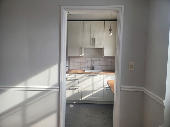 Building Photo - Charming 1BR Condo in Washington, DC
