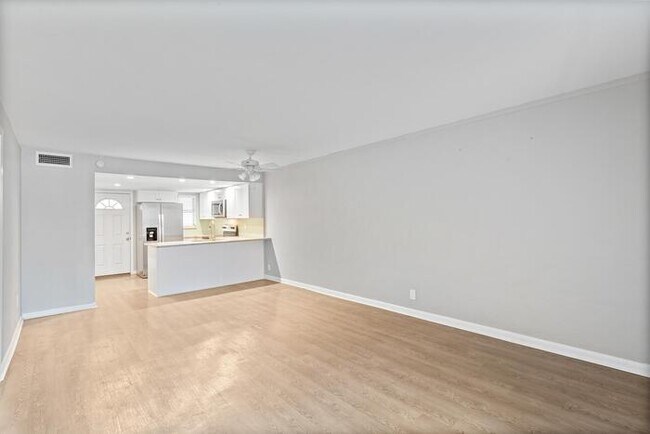 Building Photo - 1000 3rd St