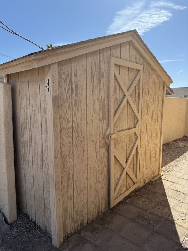 Building Photo - 9870 E La Palma Ave