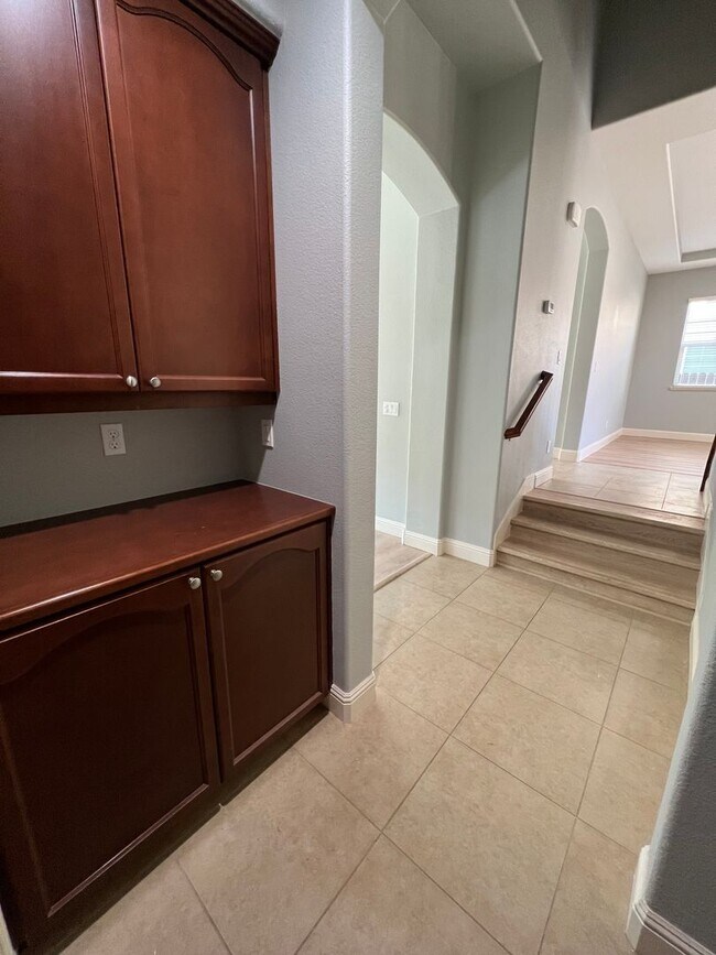 Building Photo - Desirable and Spacious 5-Bedroom Home in Empire Ranch!