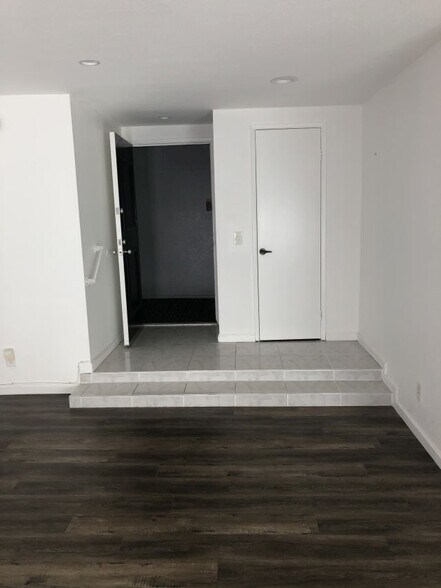 Building Photo - 1515 S Beverly Dr
