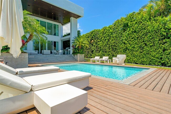 Building Photo - 420 Island Dr