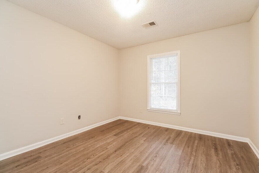 Building Photo - 235 Ashland Dr