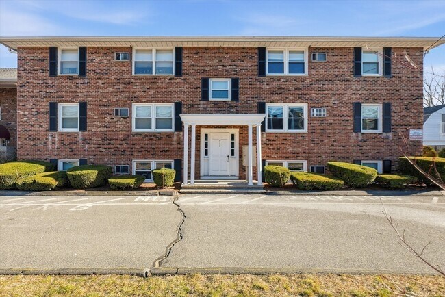 Building Photo - 237 Main St