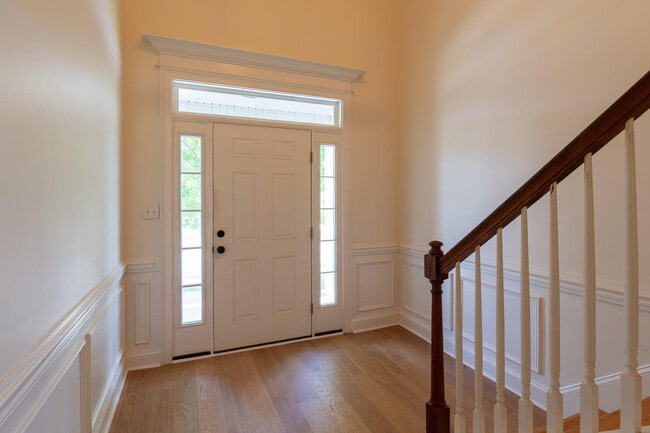 Building Photo - 2053 Dundee Way