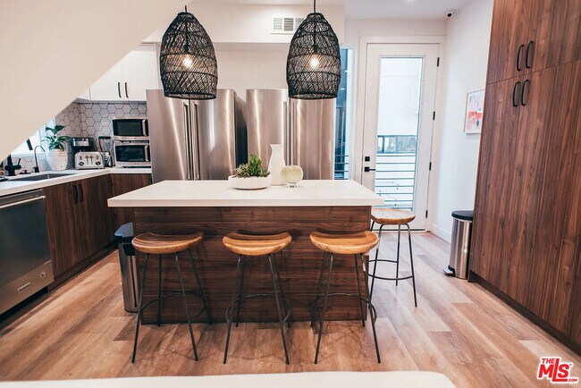 Primary Photo - 803 N Harvard Blvd