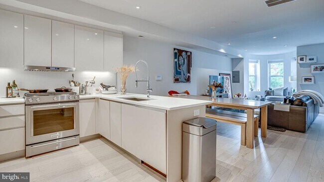 Building Photo - 2003 1st St NW