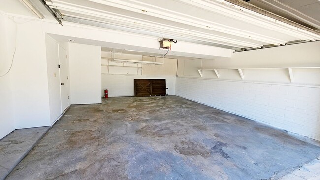 Building Photo - Beautiful 3 Bed, 2 Bath with a Bonus Room and Large Yard!