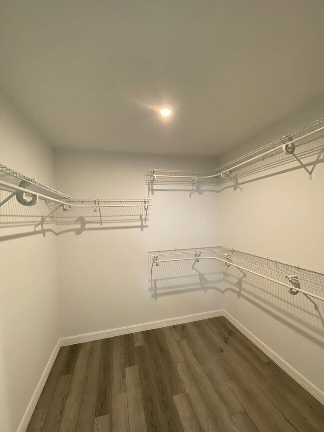 Building Photo - Desirable SW Ocala Neighborhood 3/2/2 **WON'T LAST**