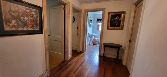 Building Photo - 2-bedroom, 1-bath partially furnished home