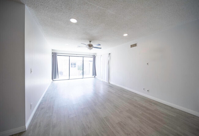 Building Photo - 118 E Shady Grove Dr