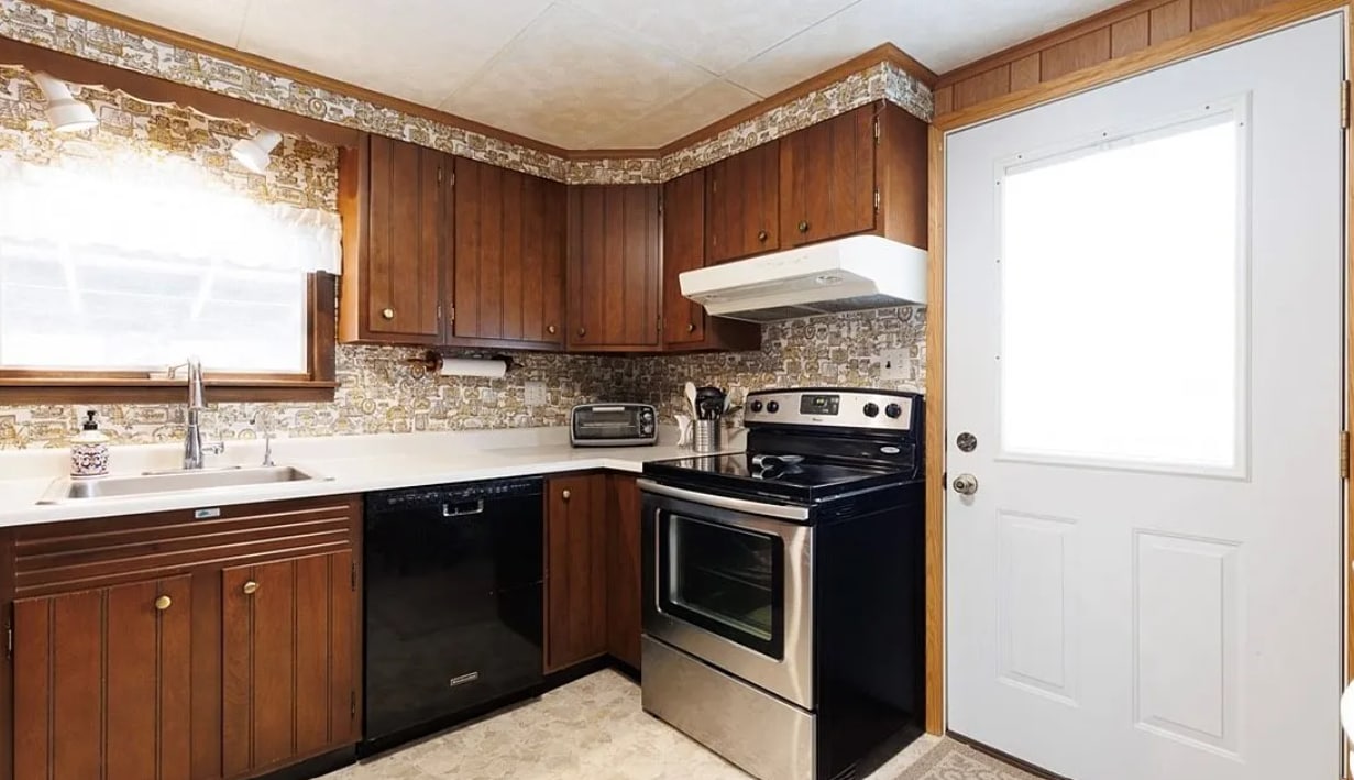 Building Photo - 324 Butterfield Ave