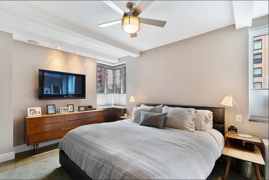 Building Photo - 200 W 20th St