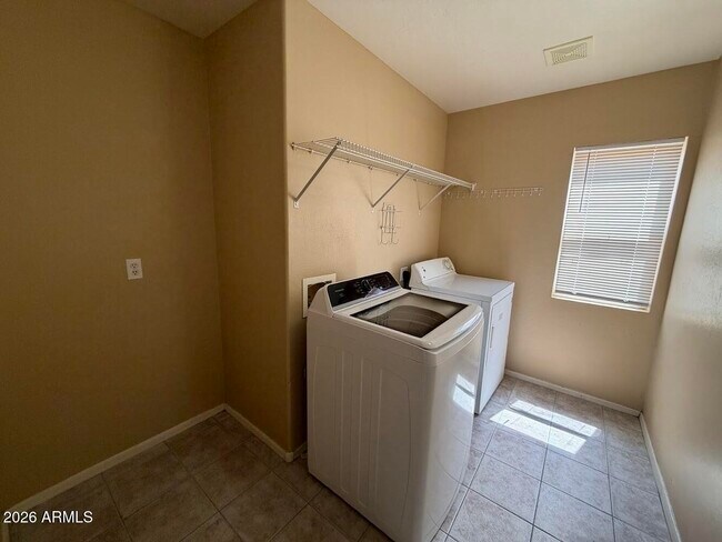 Building Photo - 12634 W Windrose Dr