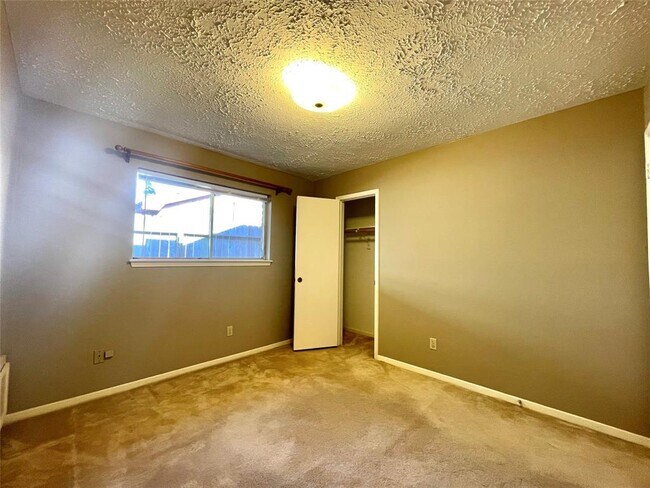 Building Photo - 2551 Coopers Post Ln