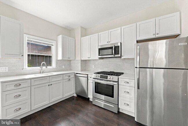 Building Photo - 1716 Mt Vernon St