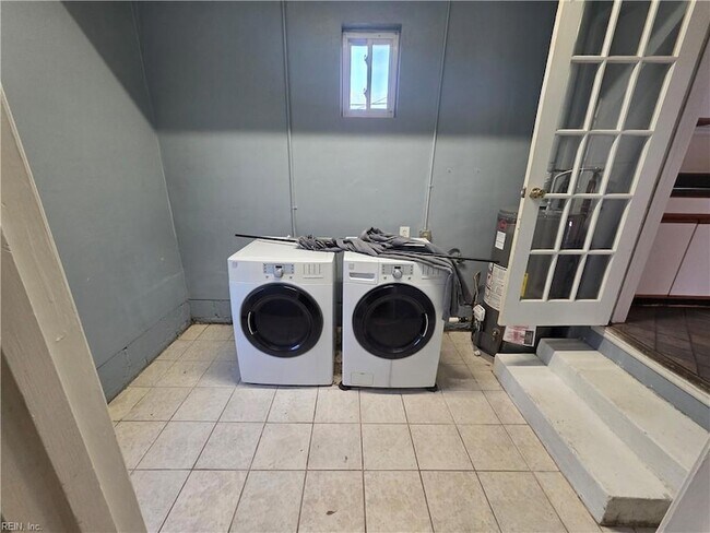 Building Photo - 618 Beach View St