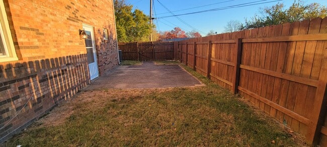 Building Photo - 404 Chapman Ct