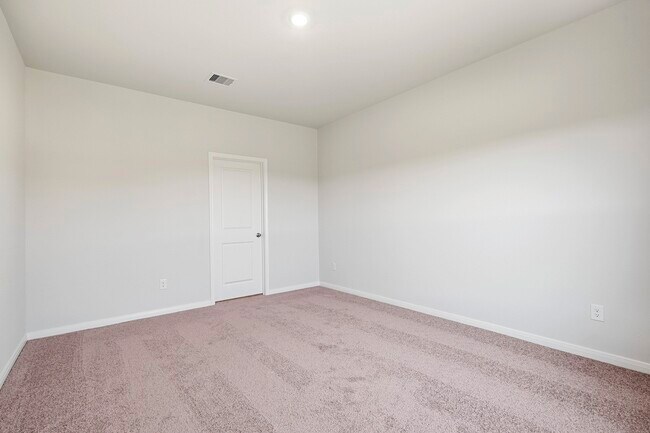 Building Photo - 405 Polly Grv Dr
