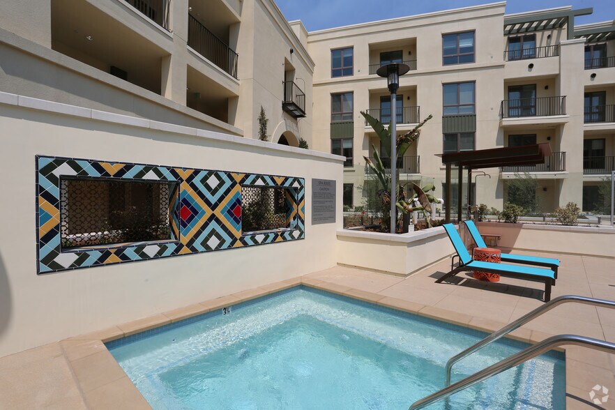 Pool - Avila Apartments