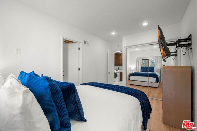 Building Photo - 3722 Alonzo Ave