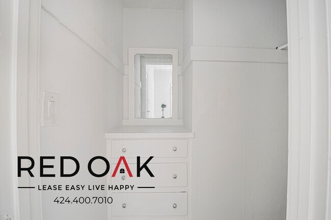 Building Photo - 979 S Oxford Ave