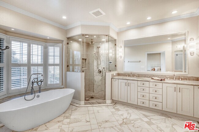 Building Photo - 3690 Crownridge Dr