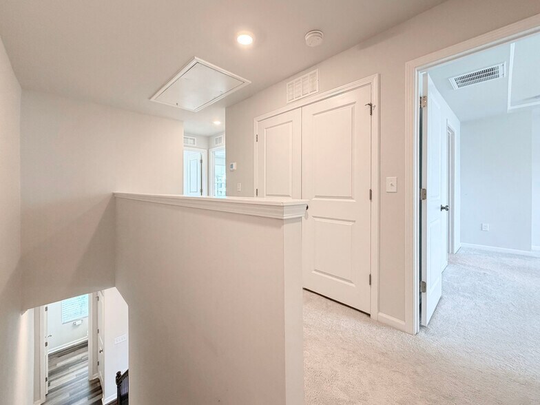 Building Photo - 3018 Brellon Ln