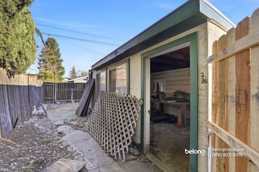 Building Photo - 9623 Adams St