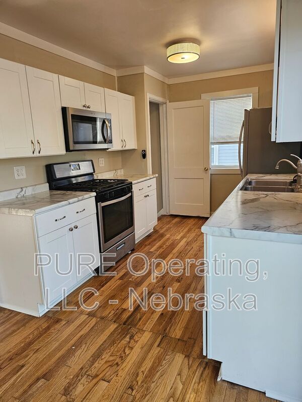 Building Photo - 1618 S 50th St