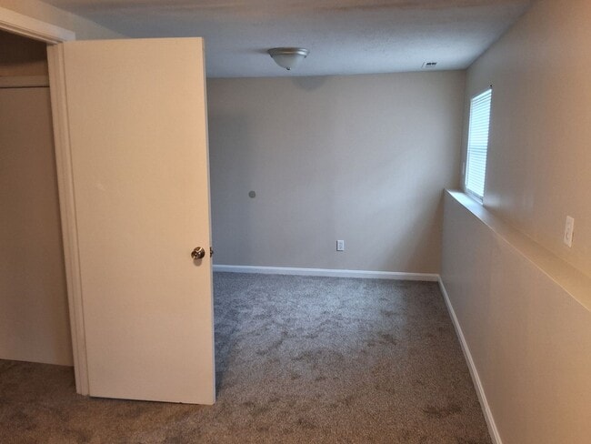 Building Photo - Cozy 2 Bed 1.5 Bath Duplex