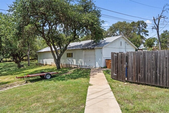 Building Photo - 2106 Allred Dr