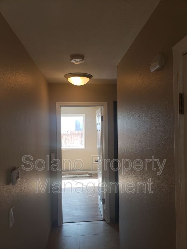 Building Photo - 340 Colonial Cir