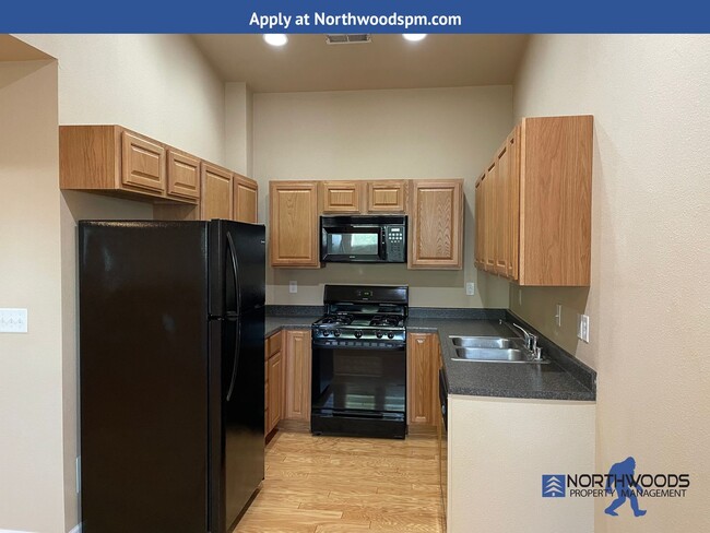 Building Photo - Nice 2 bed/2bath Townhome Located in White City