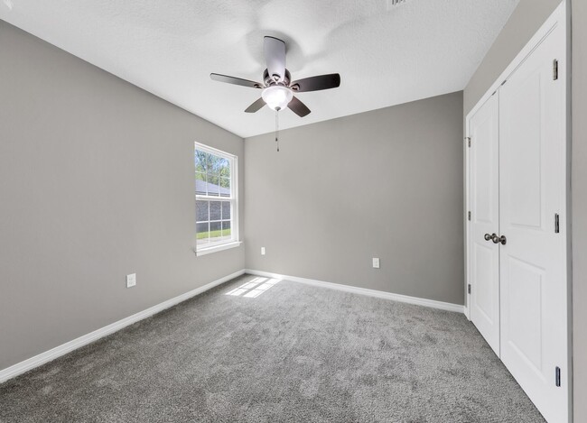 Building Photo - 129 Fairway Dr