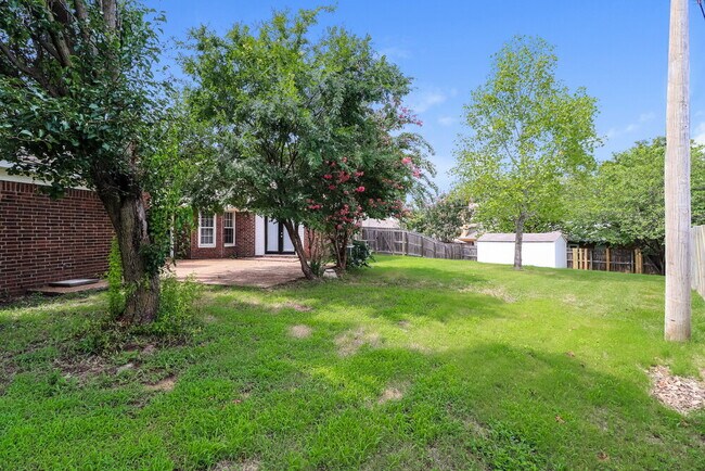 Building Photo - 1582 Wind River Cir E