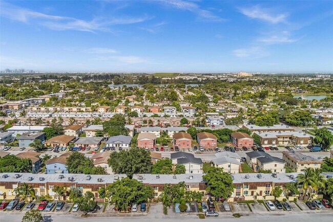Building Photo - 3750 SW 60th Terrace