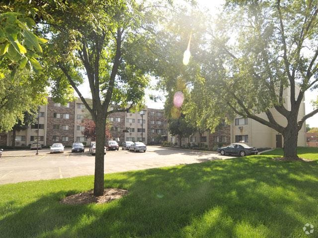 Building - Central Park Manor