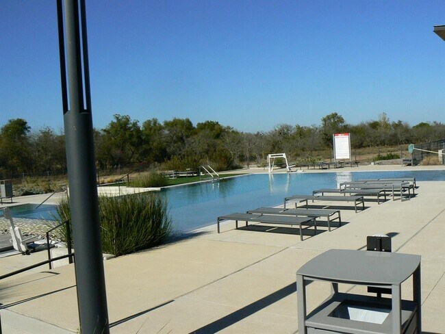 Building Photo - 7800 Hillock Terrace