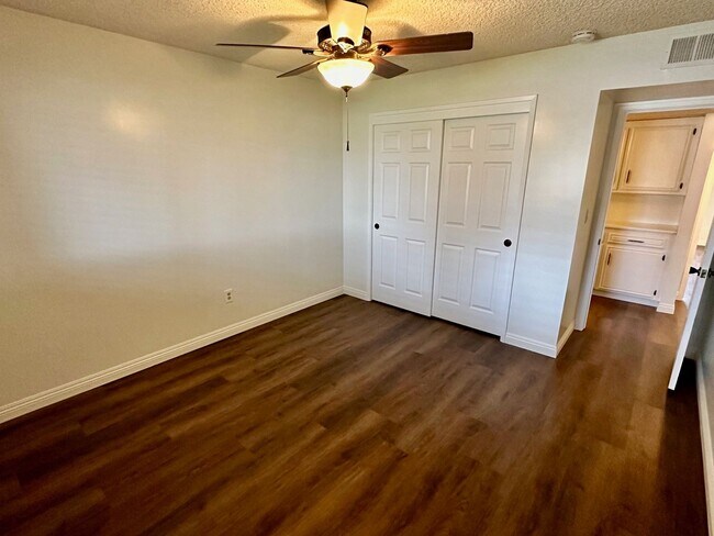 Building Photo - 9913 Spring Oak Dr