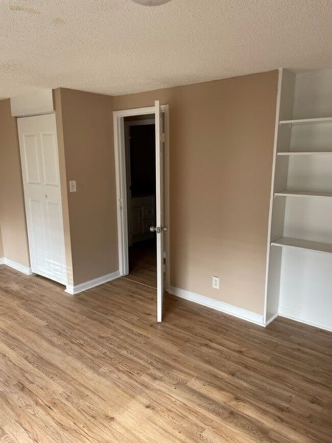 Building Photo - 135 Grenoble Rd