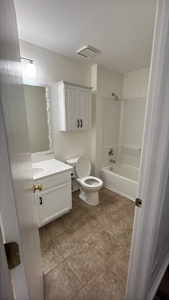 Building Photo - 1096 Clover Dr